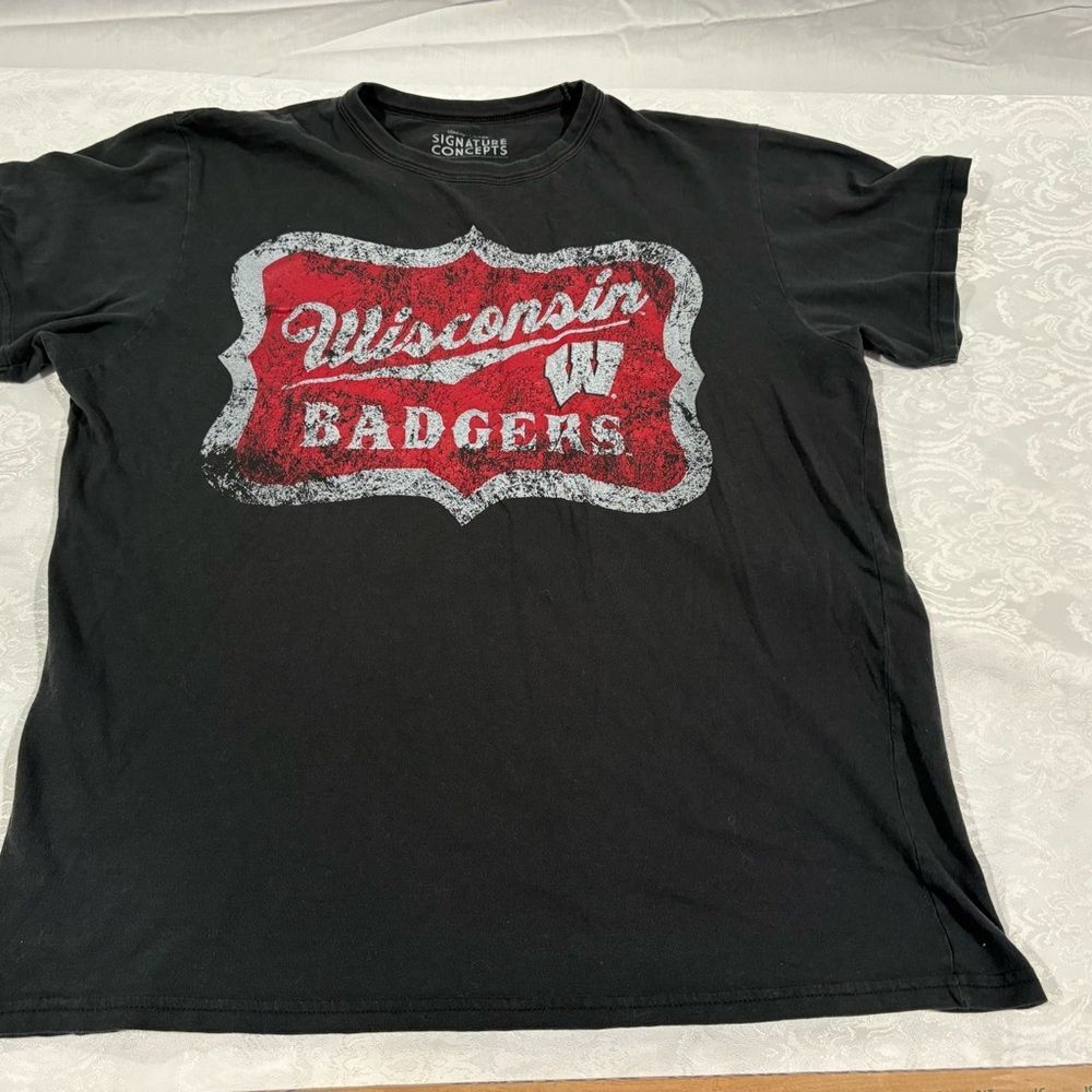 Wisconsin Badgers Black T-Shirt woman’s size small